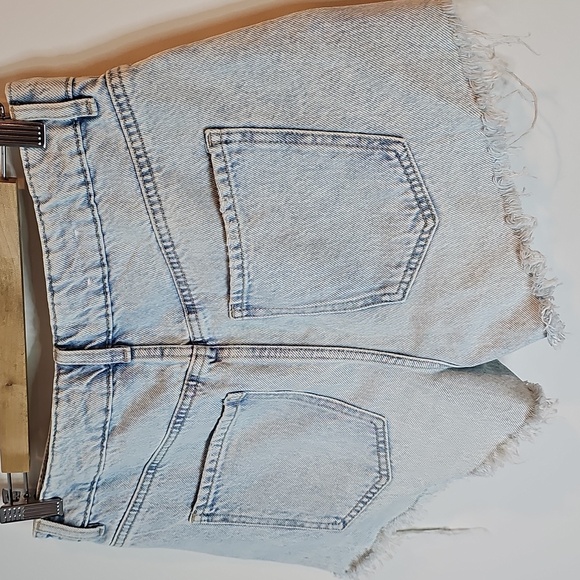 Garage Light Wash Size 7 Jean Shorts - Picture 3 of 7